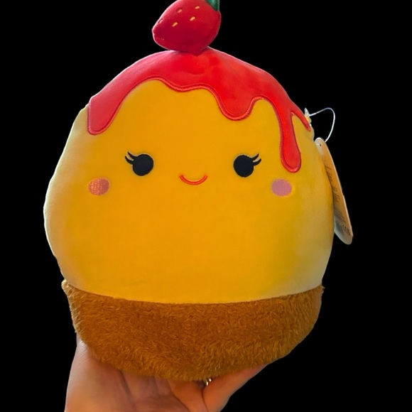 8-inch Niala the Strawberry Cheesecake Black Tag Select Series - Picture 6 of 9